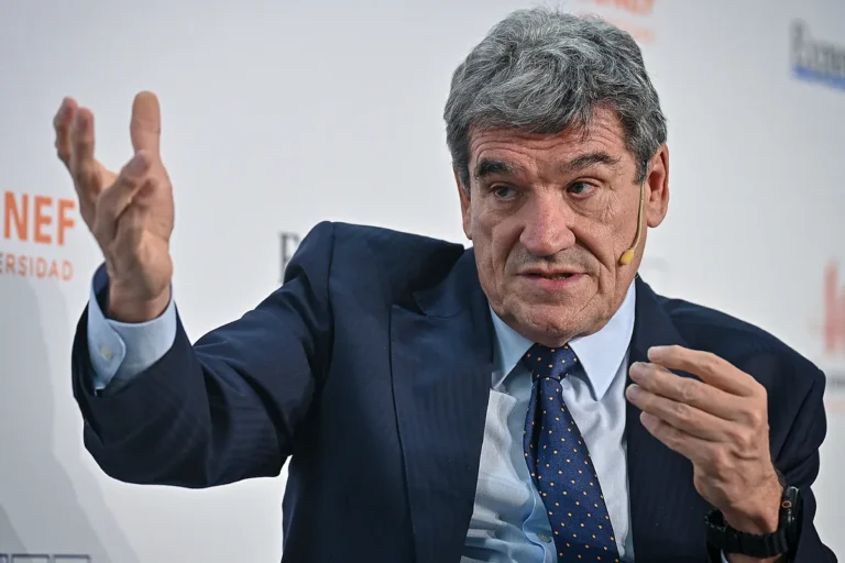 El Banco de España eleva su previsión de PIB e inflación