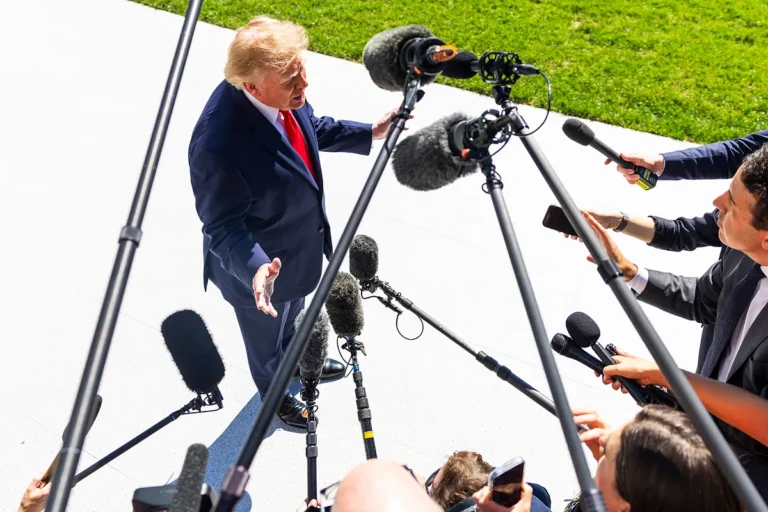 Los estadounidenses culpan a Trump de los precios altos