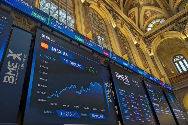 El Ibex 35 resiste pese a la caída del euro y la deuda de Francia