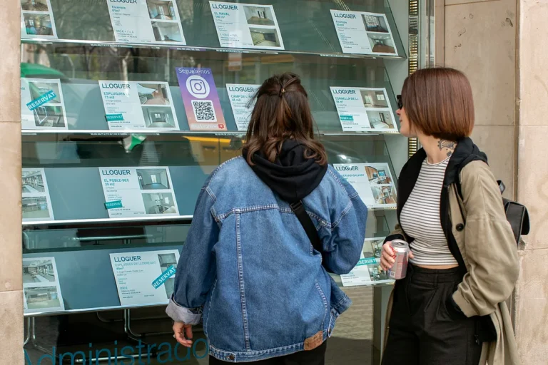 La oferta de alquiler cae un 61% y los precios suben un 40%