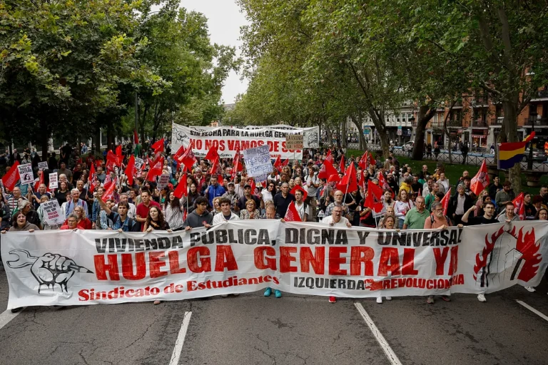 Protestas por la vivienda en España piden una huelga general