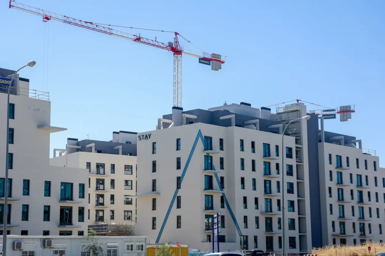 Inmobiliarias reclaman más oferta ante decretos estatales