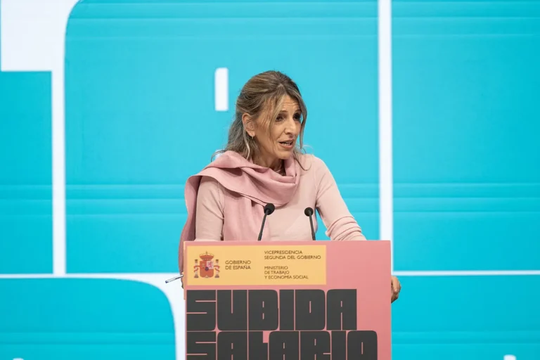 Trabajo fija el plazo para la subida del salario mínimo